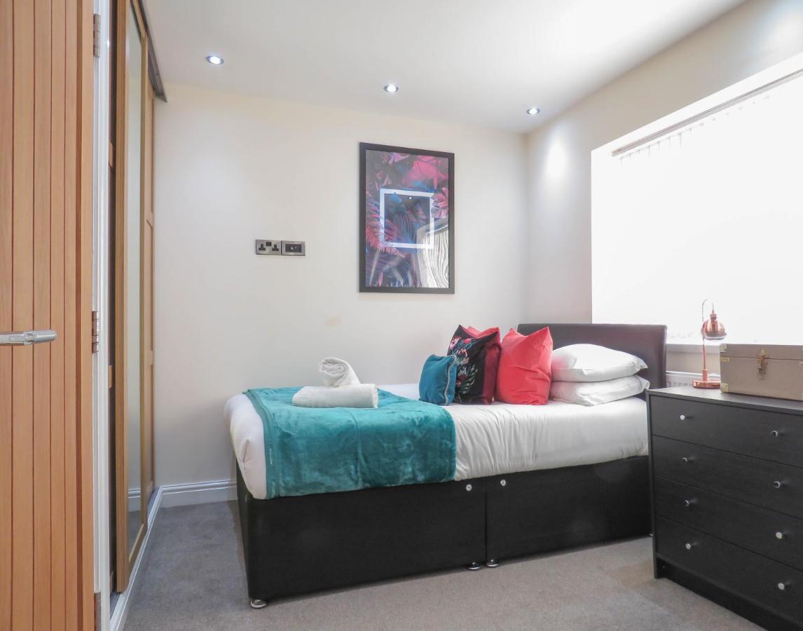 Tudors Esuites Four Bedroom House Birmingham Exterior foto